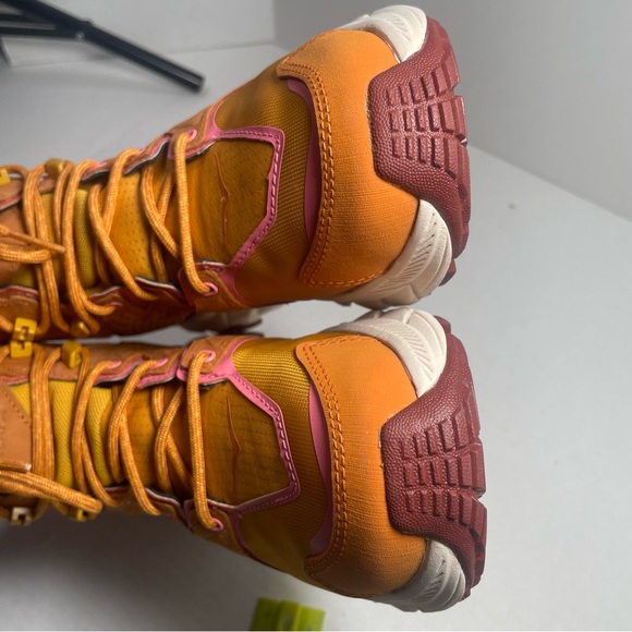 BNIB HOKA ONE ONE ANACAPA MID GTX $195 US 5.5M Price Firm no discounts - Picture 9 of 16